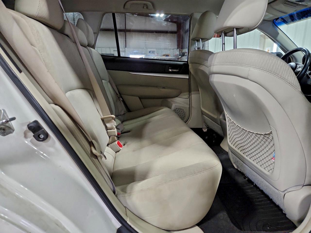 Subaru Outback 2.5i Premium Image 12