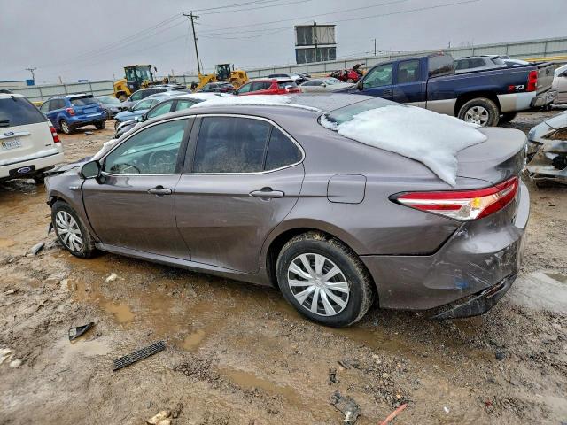 Toyota Camry Le Image 12