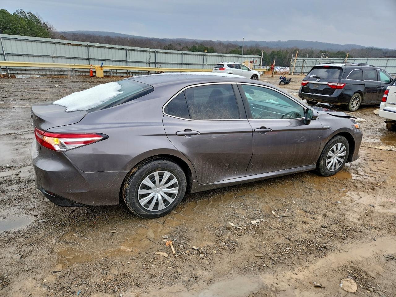 Toyota Camry Le Image 7