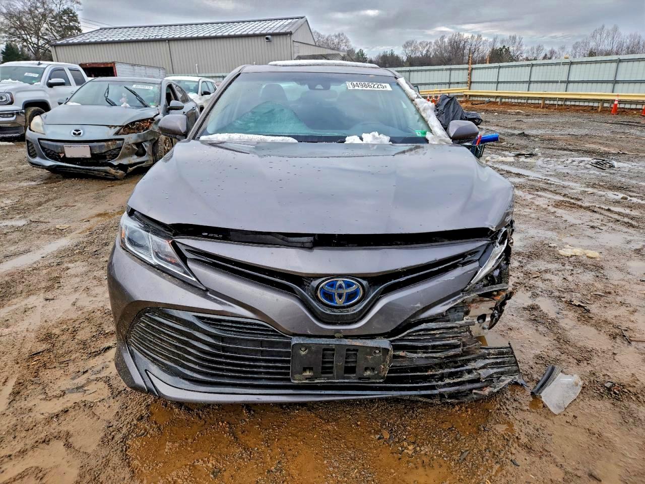 Toyota Camry Le Image 6