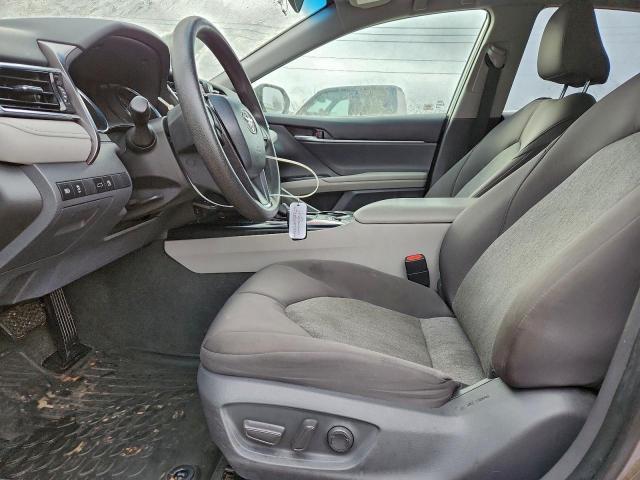 Toyota Camry Le Image 4