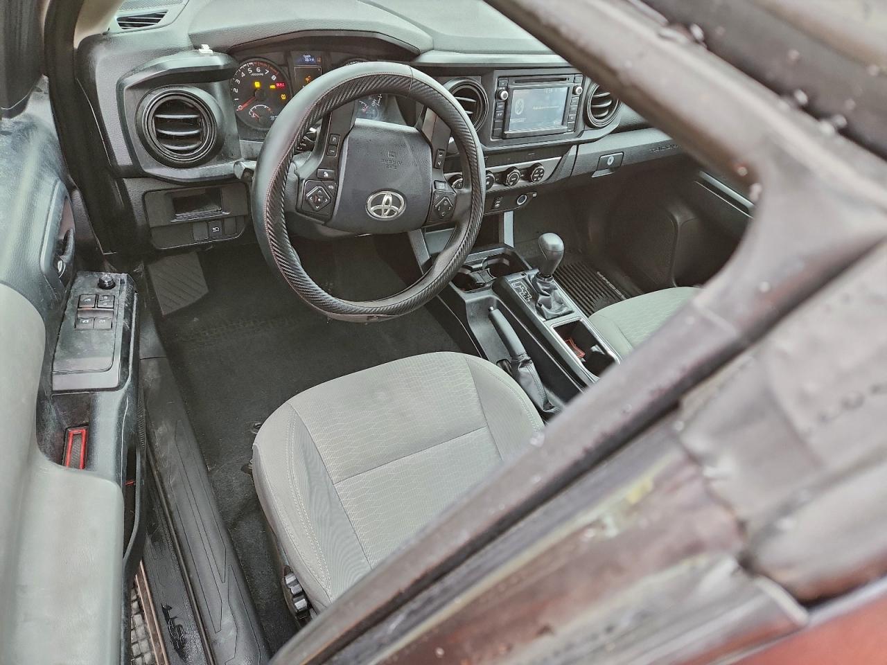 Toyota Tacoma Access Cab Image 4