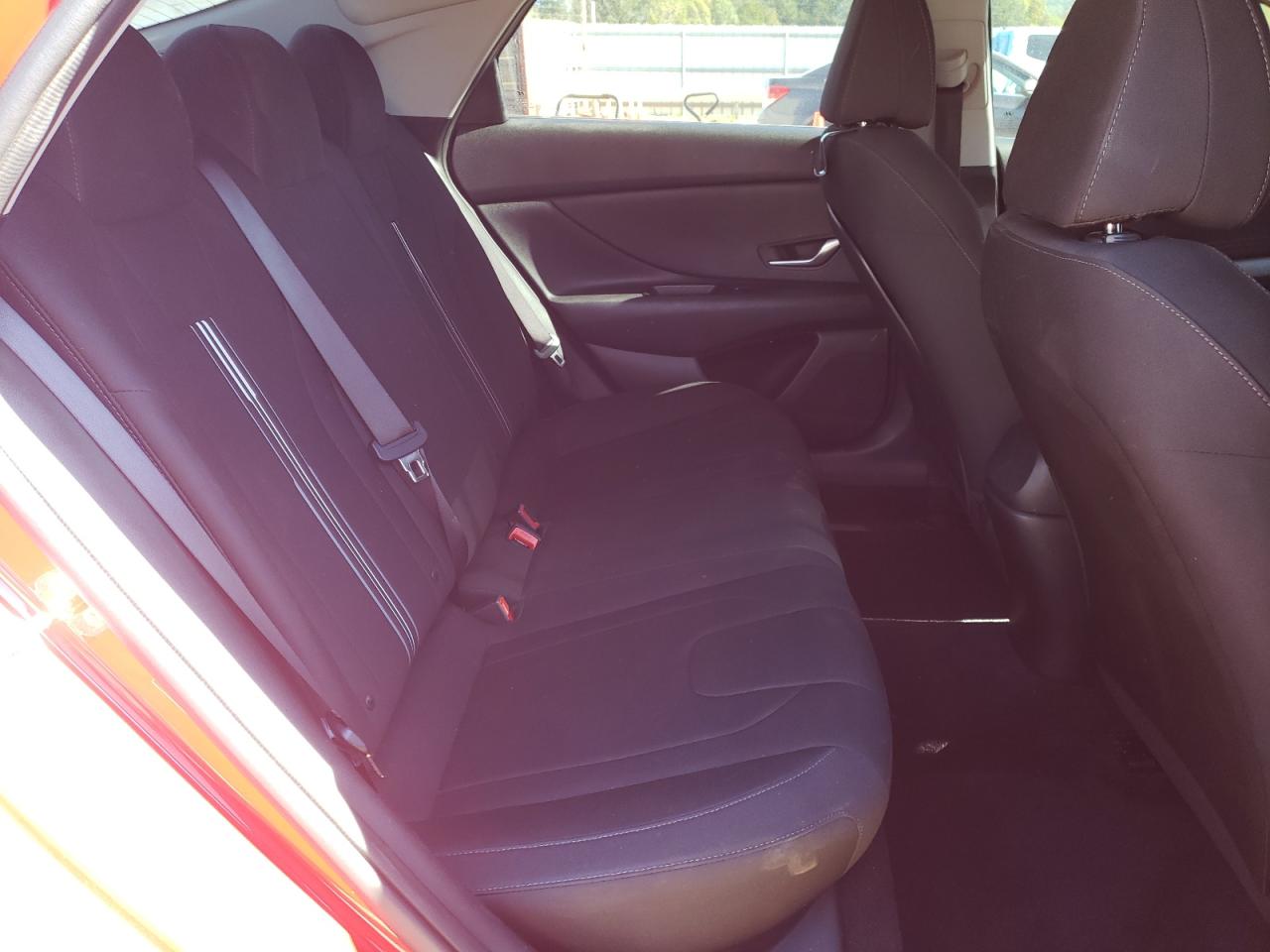 Hyundai ELANTRA Sel Image 12