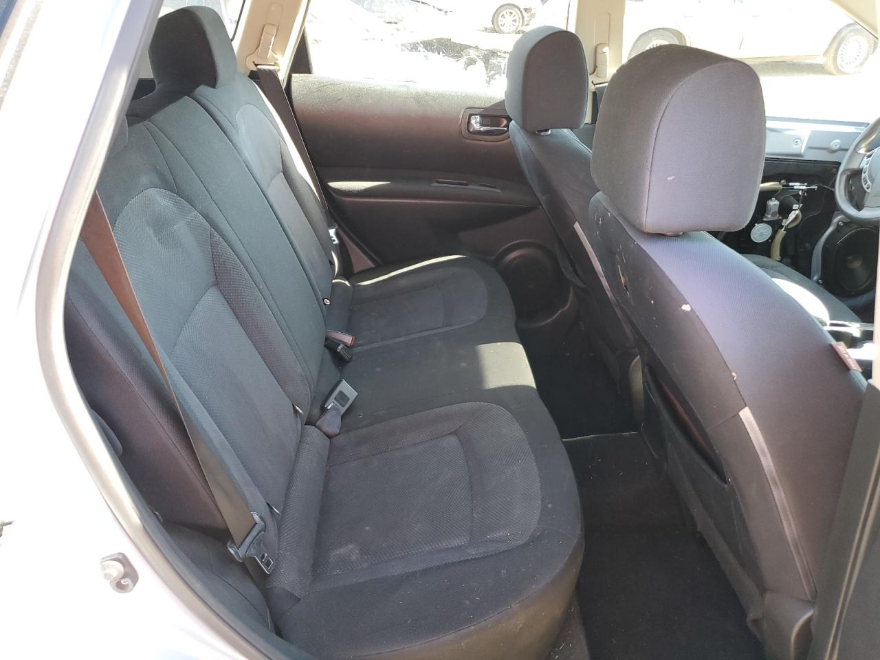 Nissan Rogue S Image 3