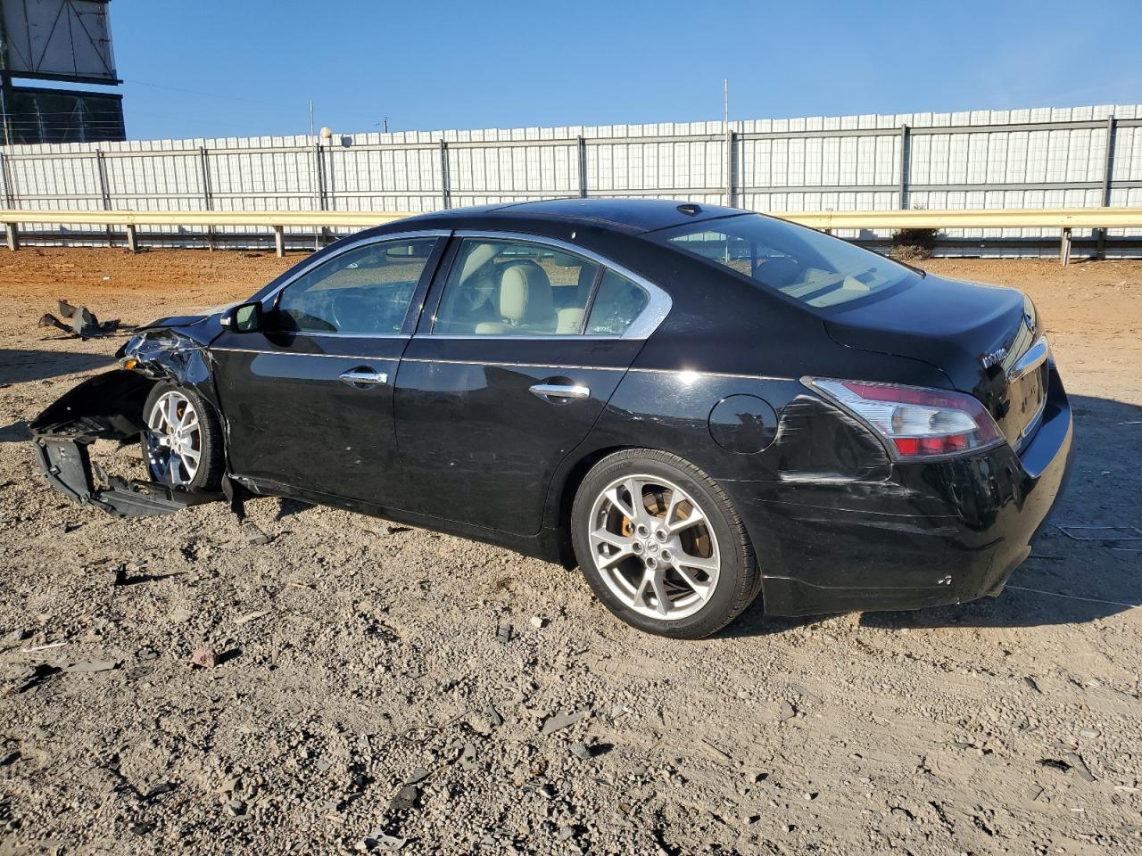 Nissan Maxima S Image 2