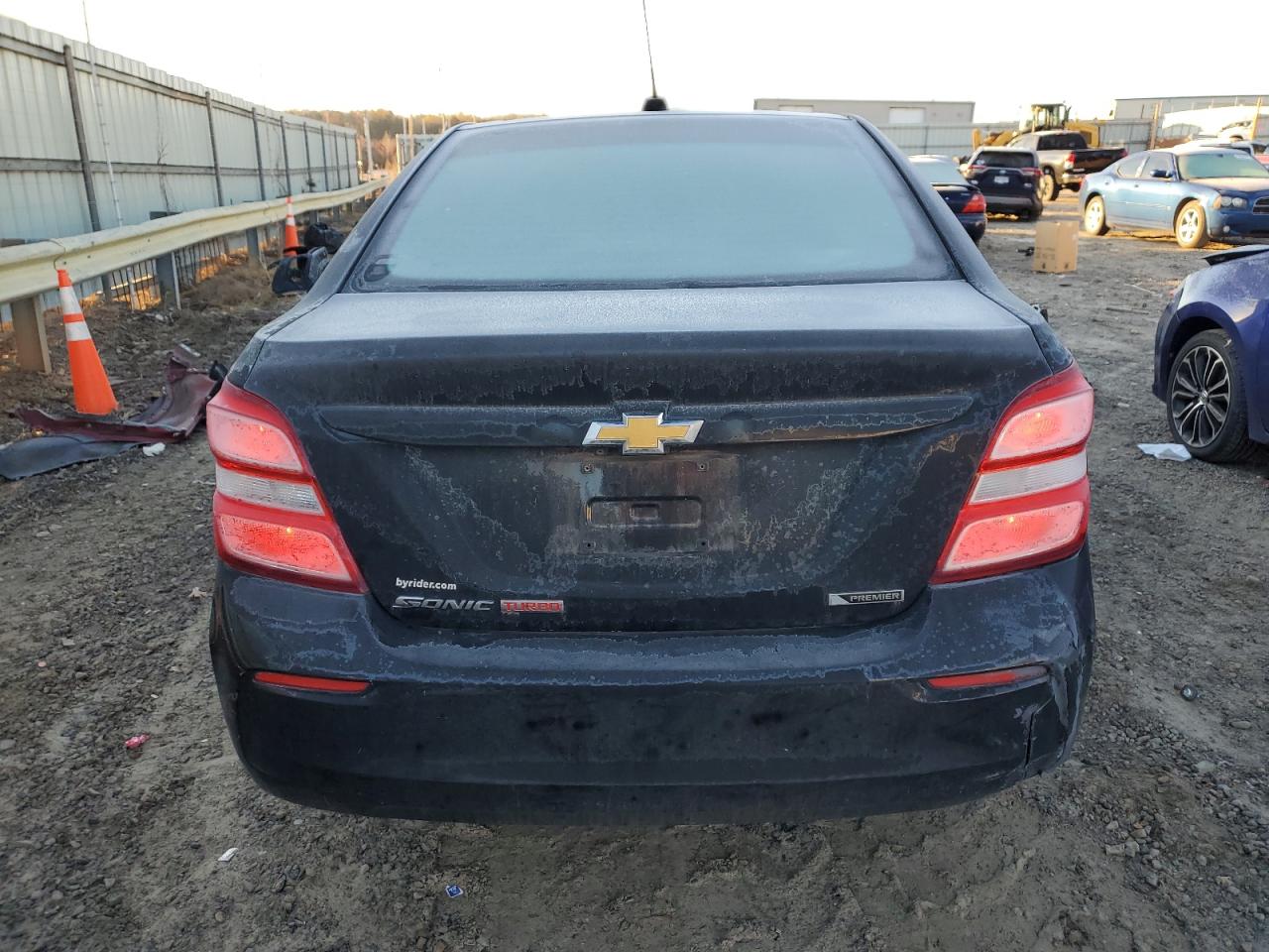 Chevrolet Sonic Premier Image 6