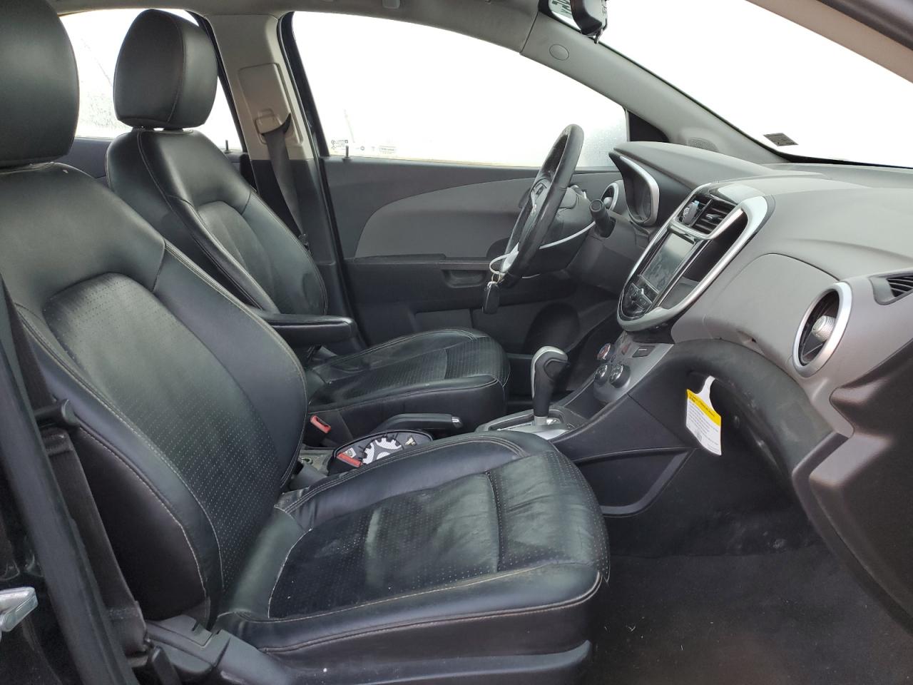 Chevrolet Sonic Premier Image 8