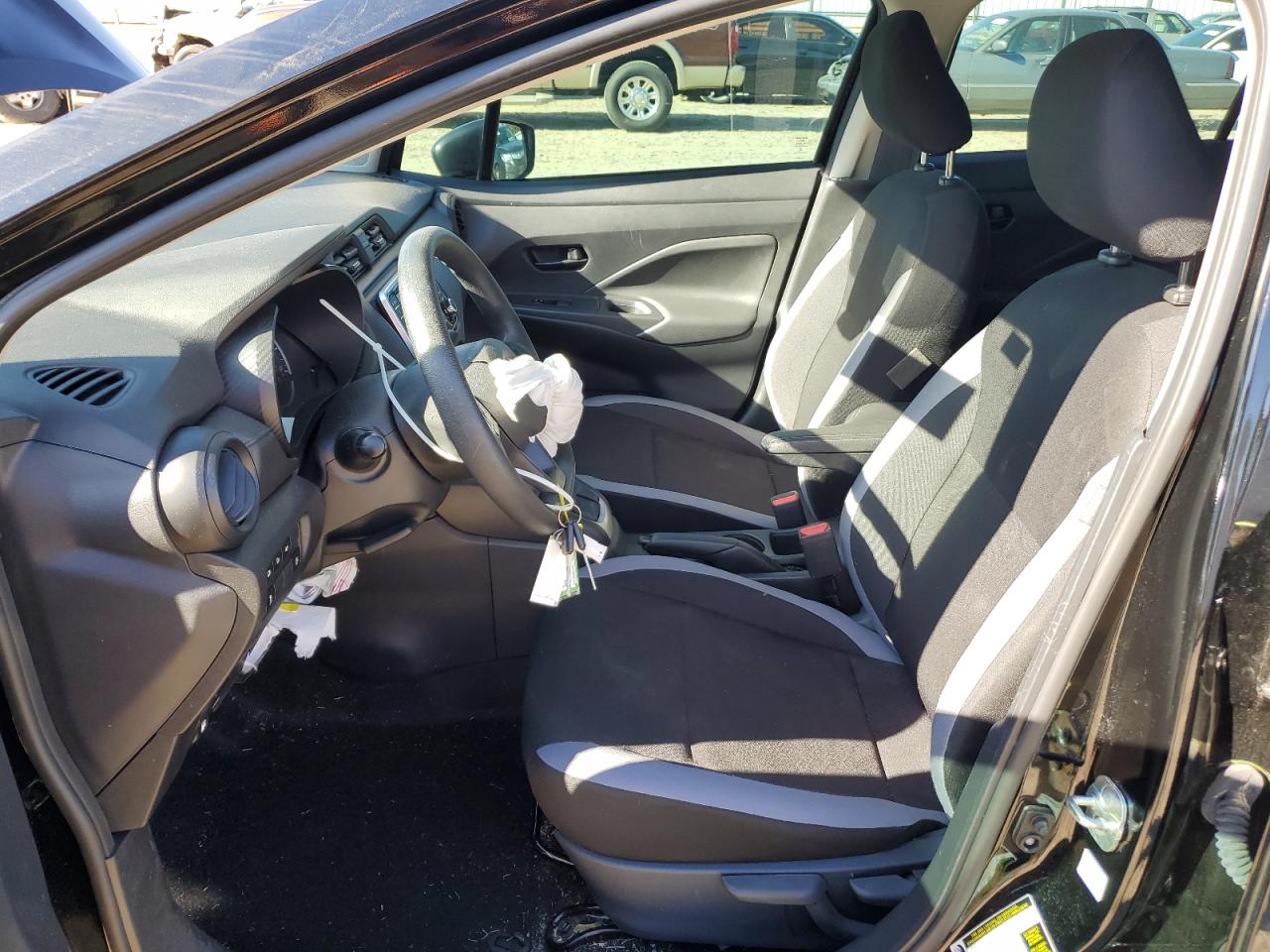 Nissan Versa S Image 11