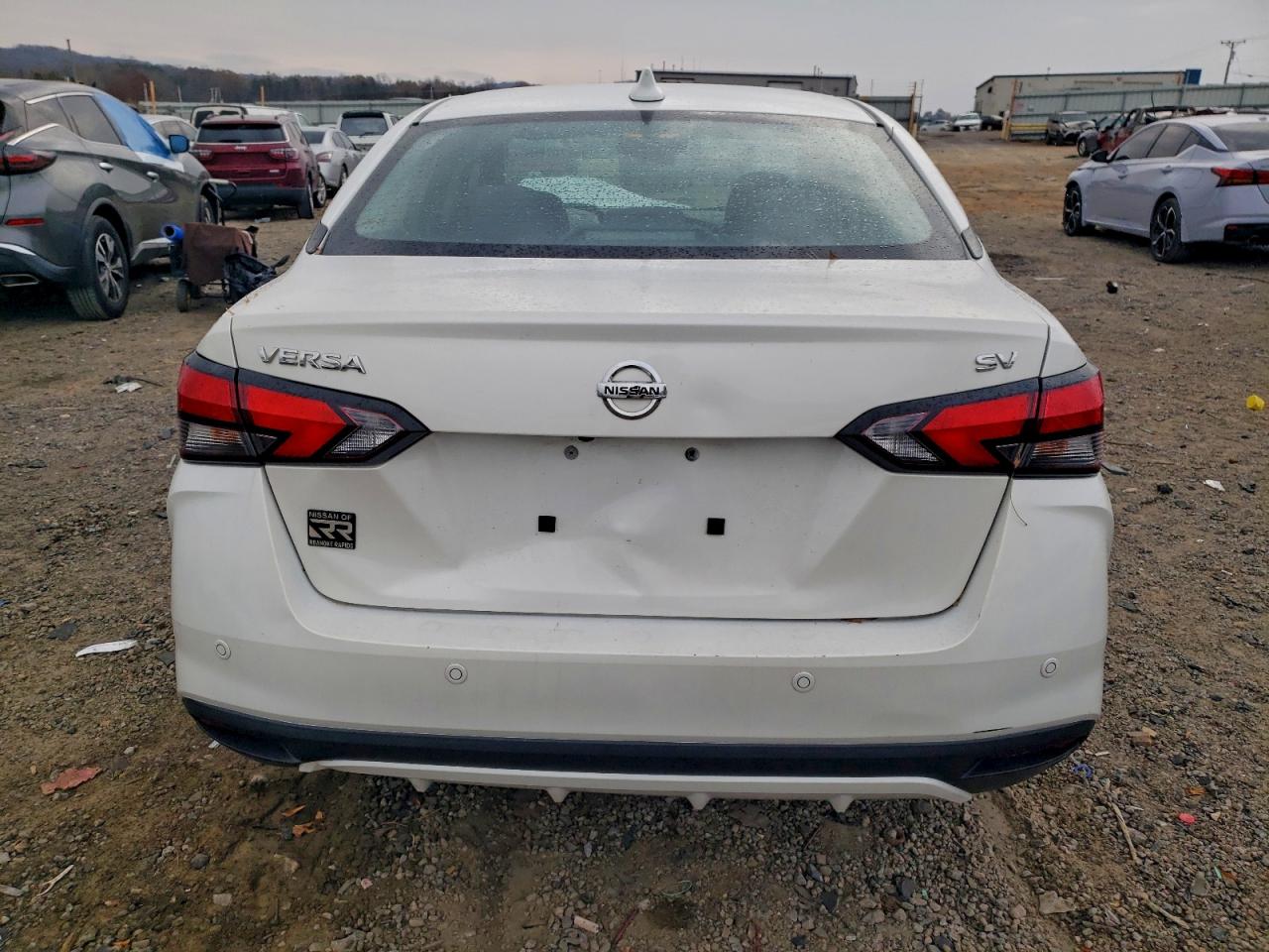 Nissan Versa Sv Image 8