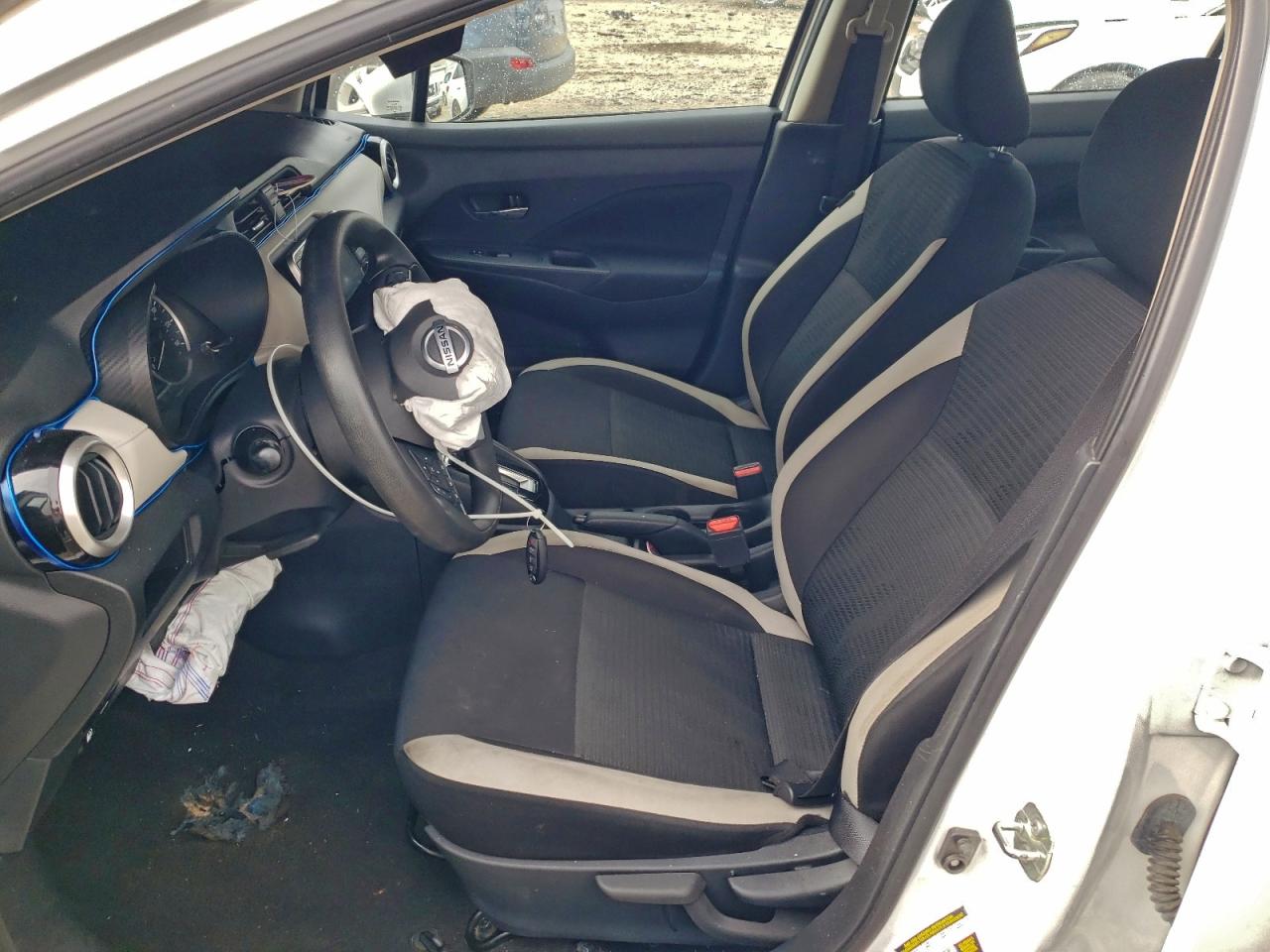 Nissan Versa Sv Image 7