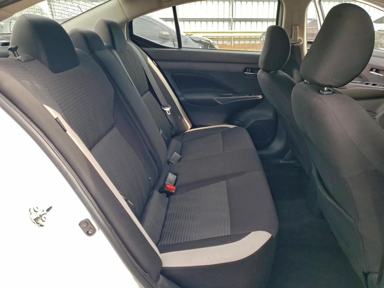 Nissan Versa Sv Image 12