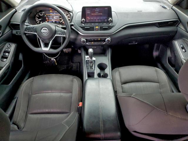 Nissan Altima S Image 9