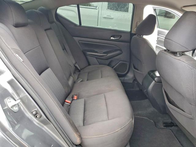 Nissan Altima S Image 8