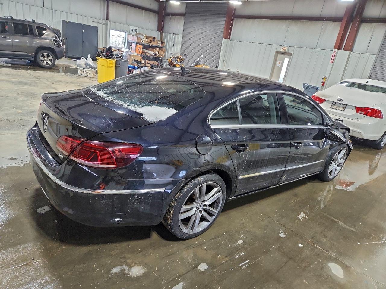 Volkswagen CC Luxury Image 3