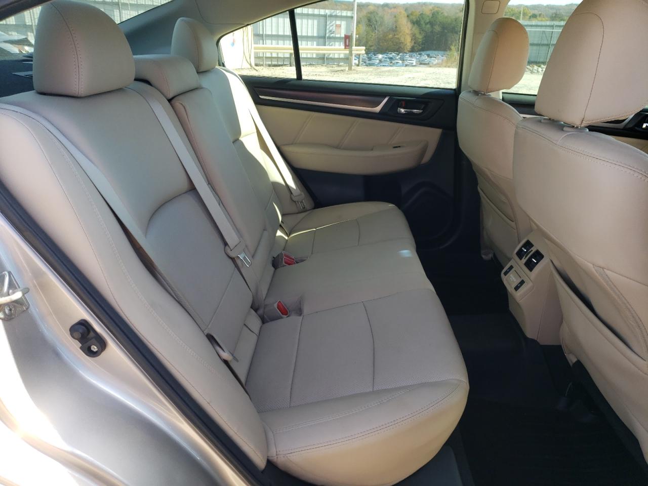 Subaru Legacy 2.5i Limited Image 6