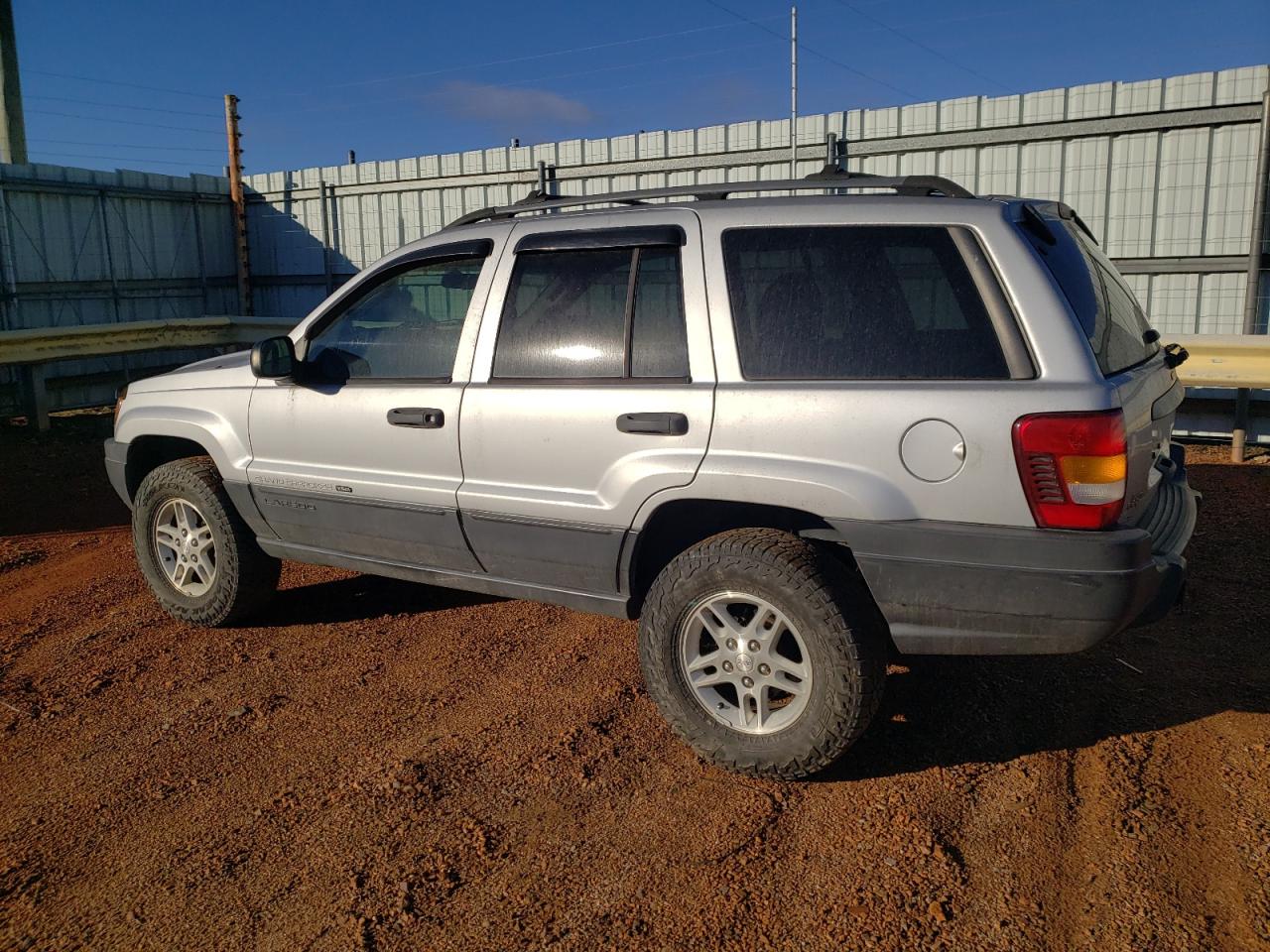 Jeep Grand Cherokee Laredo Image 2