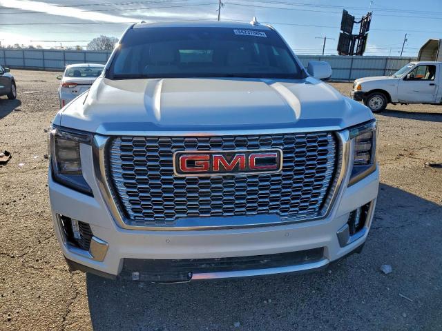 GMC Yukon Denali Image 2