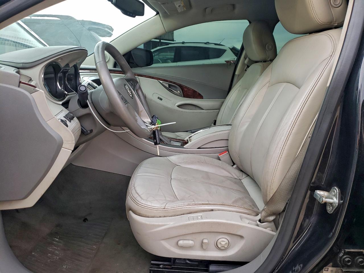 Buick LaCrosse Premium Image 6