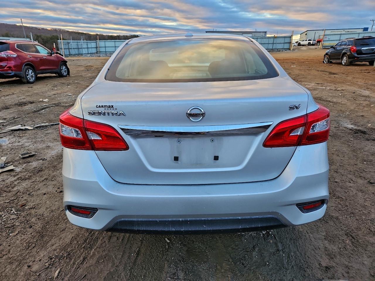 Nissan Sentra S Image 2