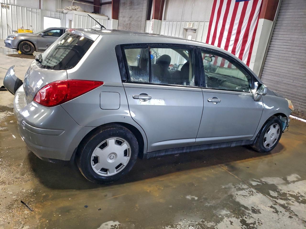 Nissan Versa S Image 2