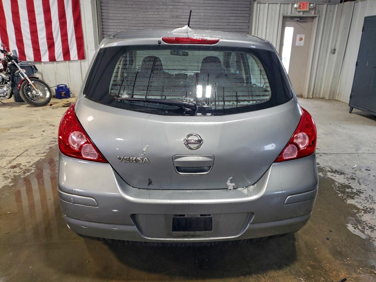 Nissan Versa S Image 6