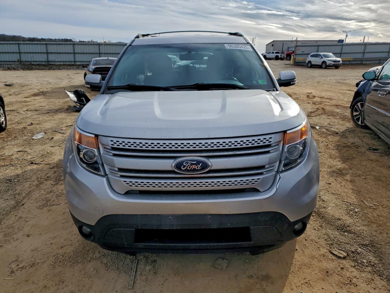 Ford Explorer Limited Image 3