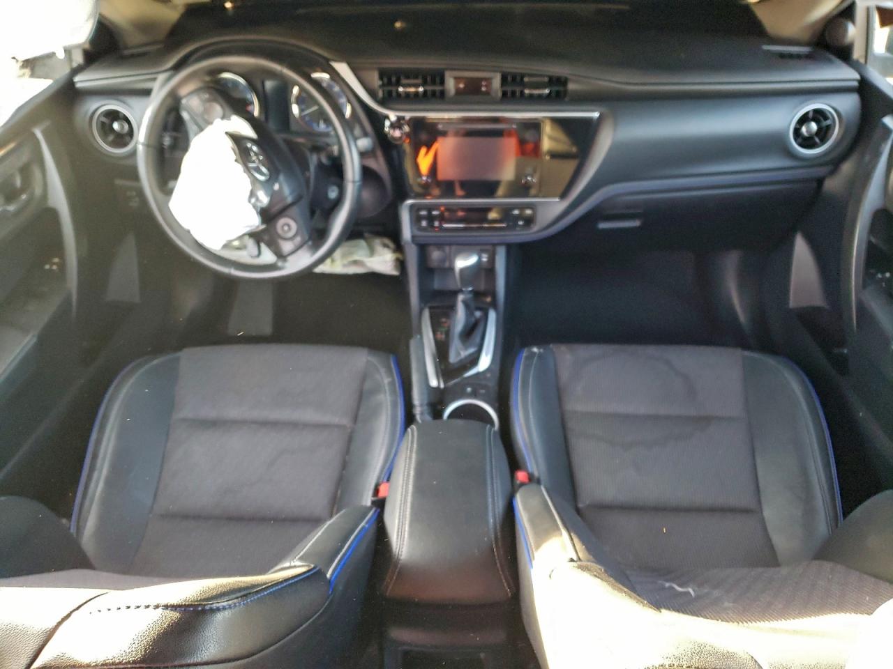 Toyota Corolla L Image 7