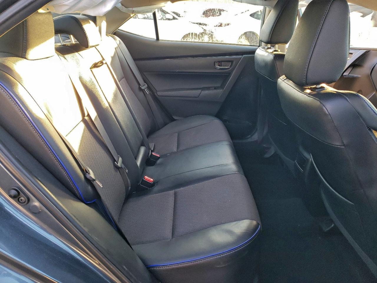 Toyota Corolla L Image 11