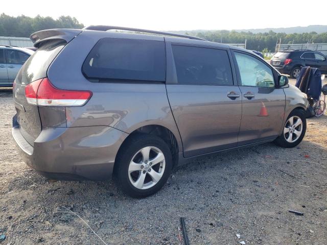 Toyota Sienna Le Image 3