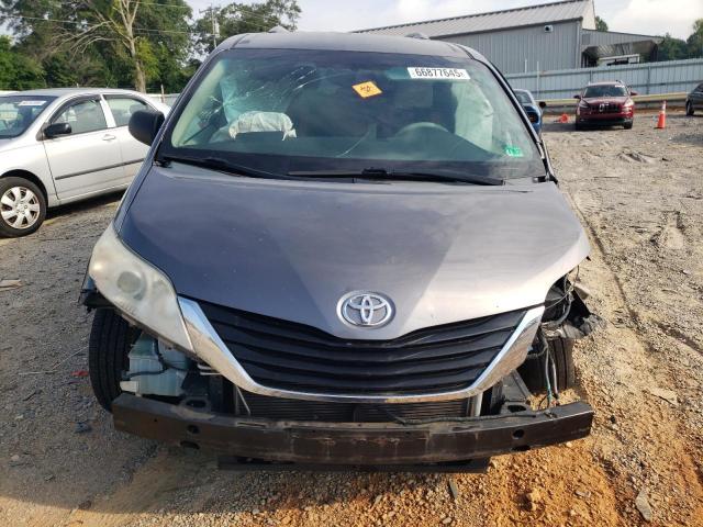 Toyota Sienna Le Image 2