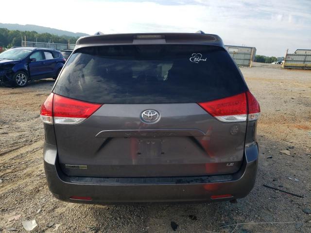 Toyota Sienna Le Image 4