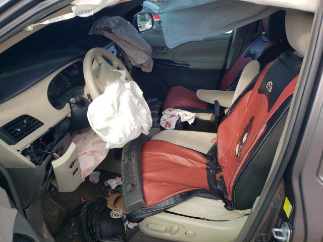 Toyota Sienna Le Image 9