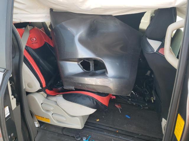 Toyota Sienna Le Image 8