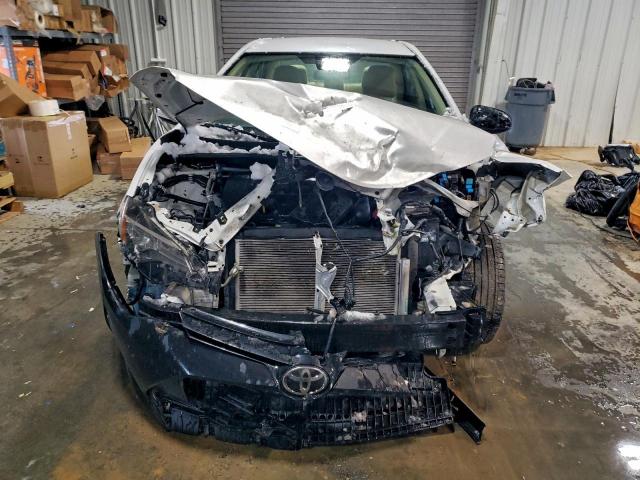 Toyota Corolla L Image 8