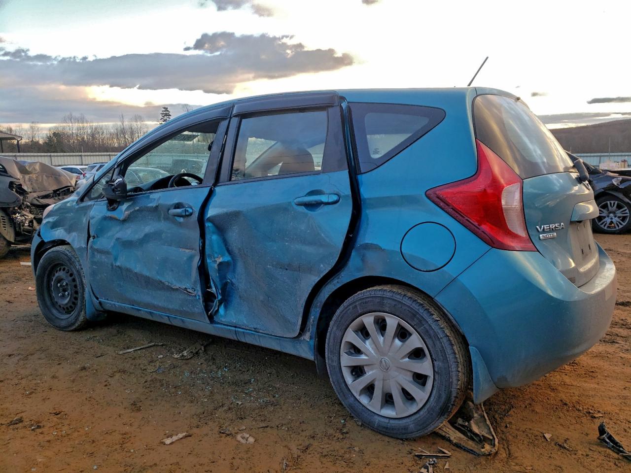 Nissan Versa S Image 2