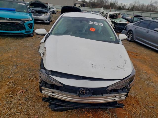 Toyota Corolla Le Image 12