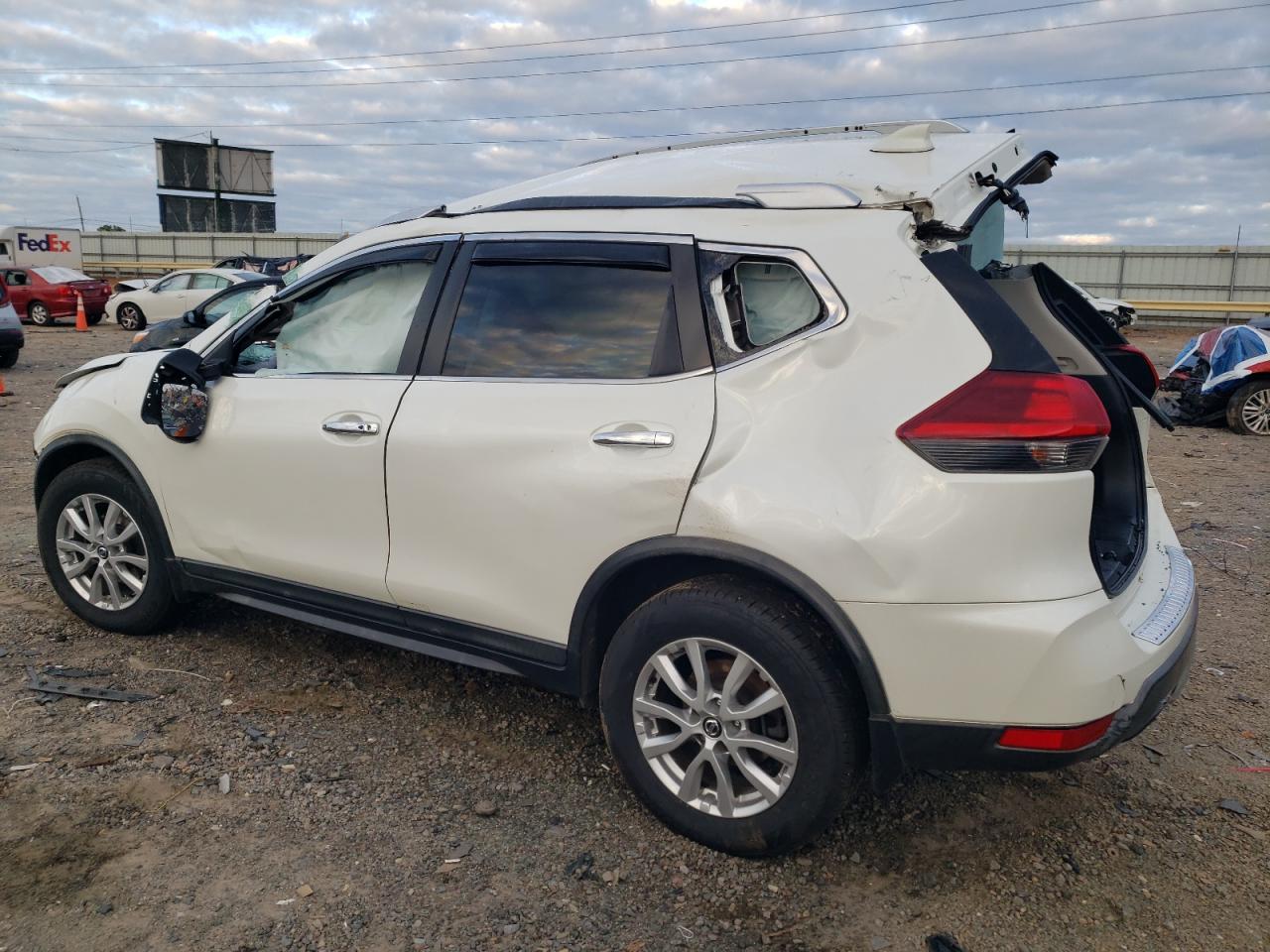 Nissan Rogue S Image 4