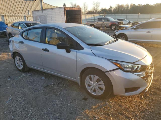 Nissan Versa S Image 6