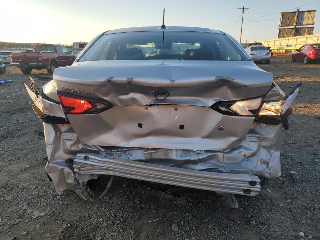 Nissan Versa S Image 7