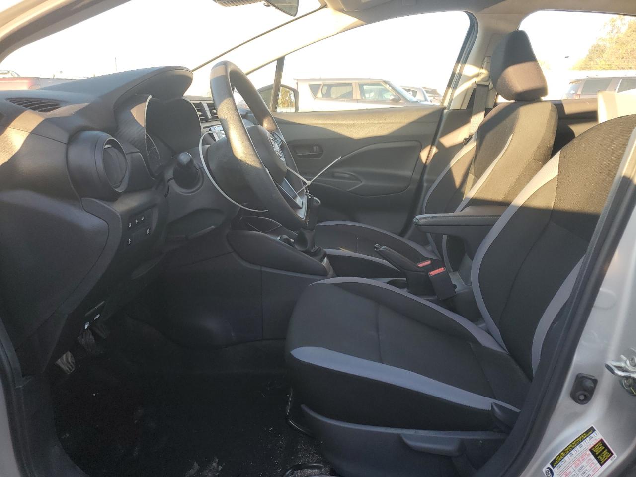 Nissan Versa S Image 3