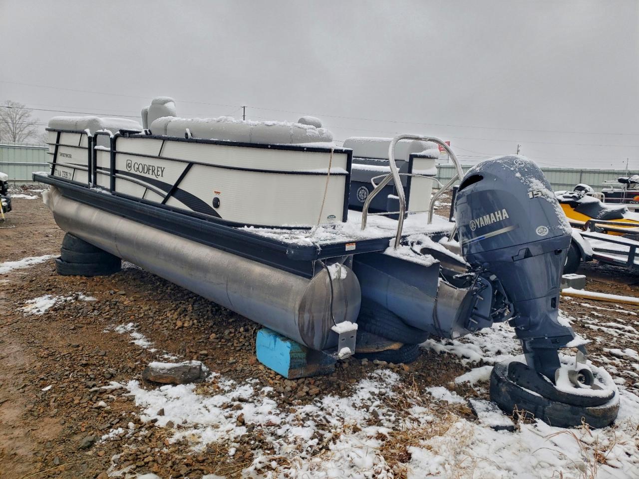 Sweetwater Godfrey M Pontoon Image 4