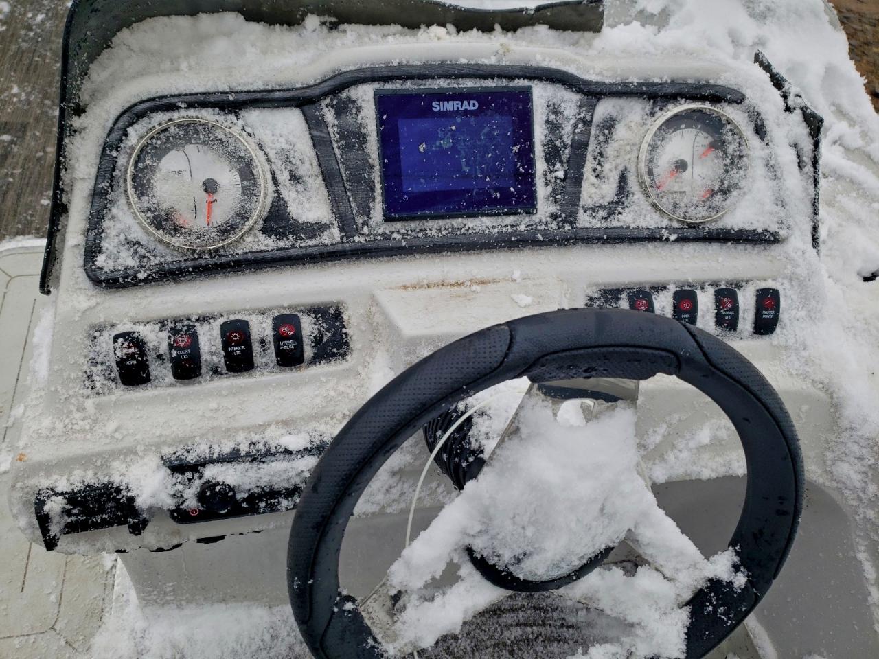 Sweetwater Godfrey M Pontoon Image 9