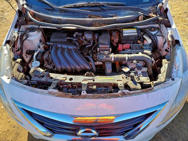 Nissan Versa S Image 9