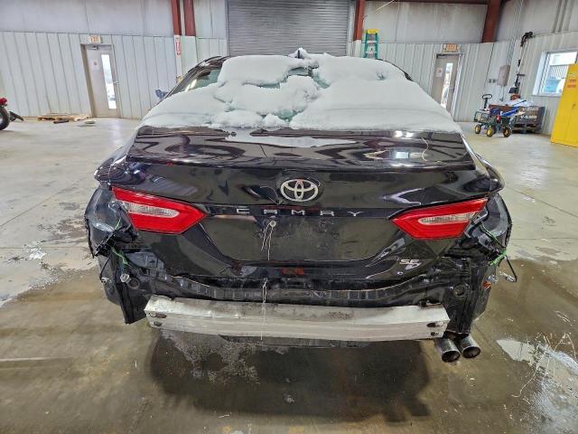 Toyota Camry Se Image 6