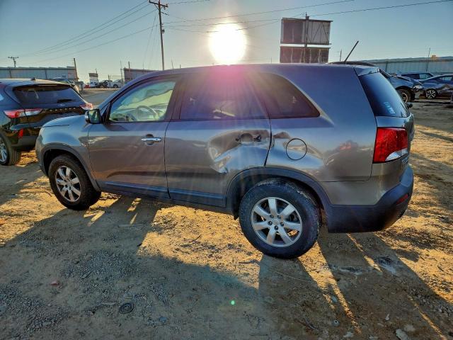 Kia Sorento Base Image 9