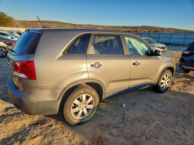 Kia Sorento Base Image 10