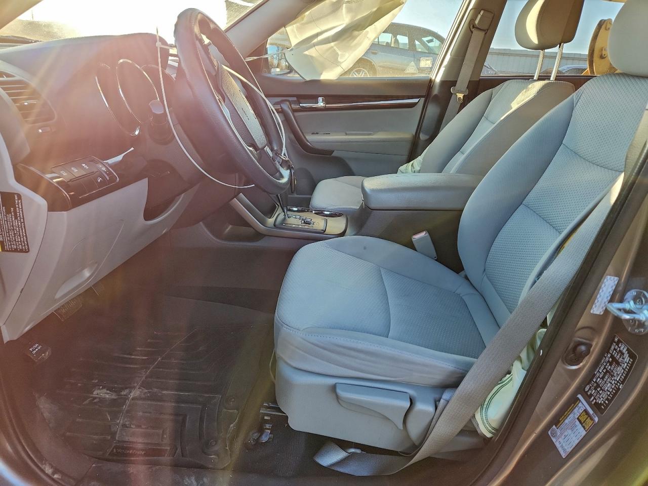 Kia Sorento Base Image 6