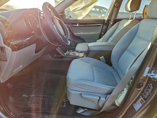 Kia Sorento Base Image 6