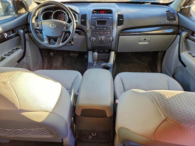 Kia Sorento Base Image 8