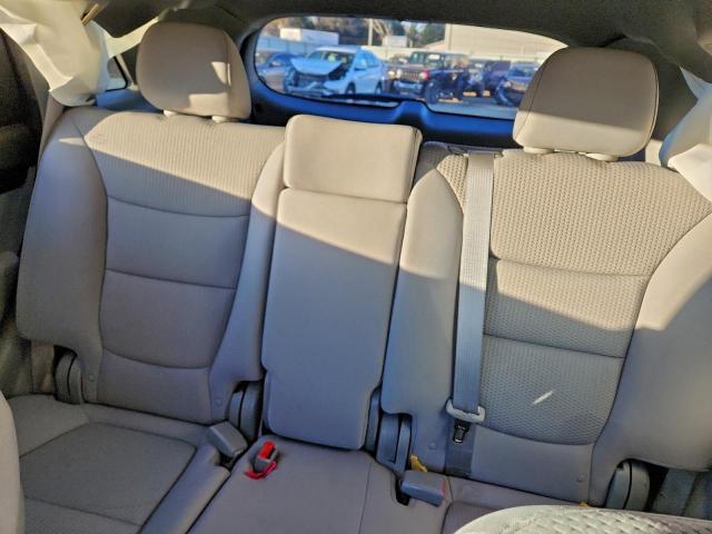 Kia Sorento Base Image 5